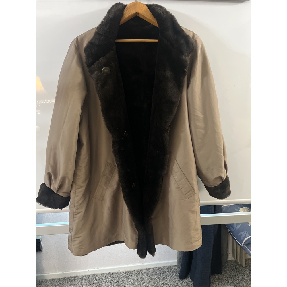 Coat Beige Outside . Inside brown reversable‎ Size large Very Soft - Picture 13 of 16